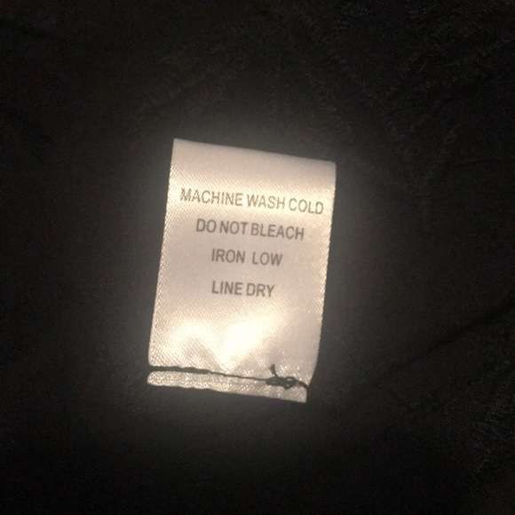 NWT Cold Shoulder Ruffle Top - Picture 7 of 7